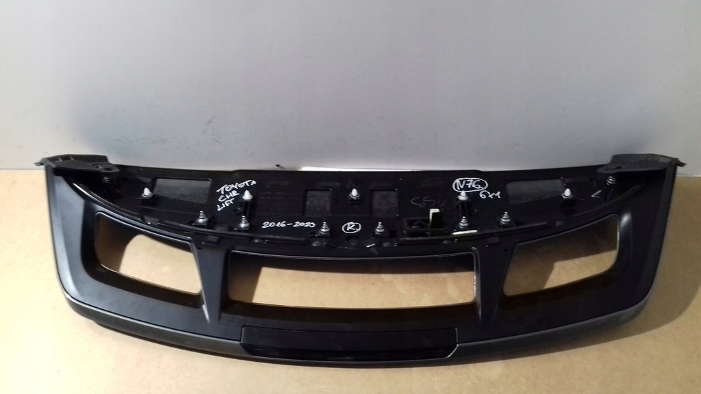 фото №8, Toyota c-hr спойлер 6x1 76085-f4010