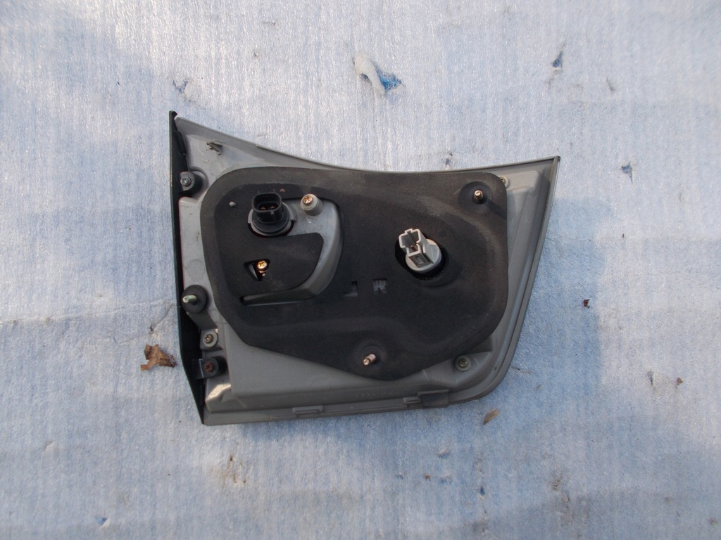 фото №2, Lexus rx права сторона кришка багажника