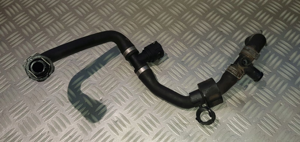 Audi q5 80a 2.0 tdi шланг пабтрубок  труба радиатора воды 80a122055cq шланги трубы с Разборки