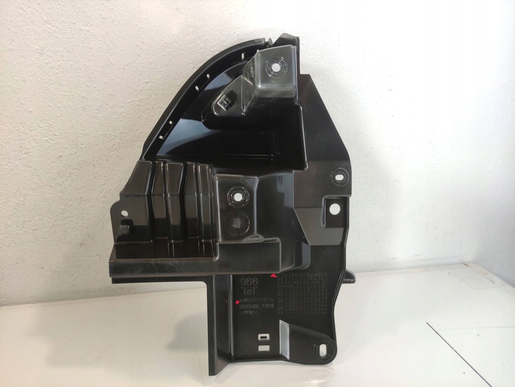 фото №8, Alfa romeo junior 24- направляющая бампера правый задняя 50572568