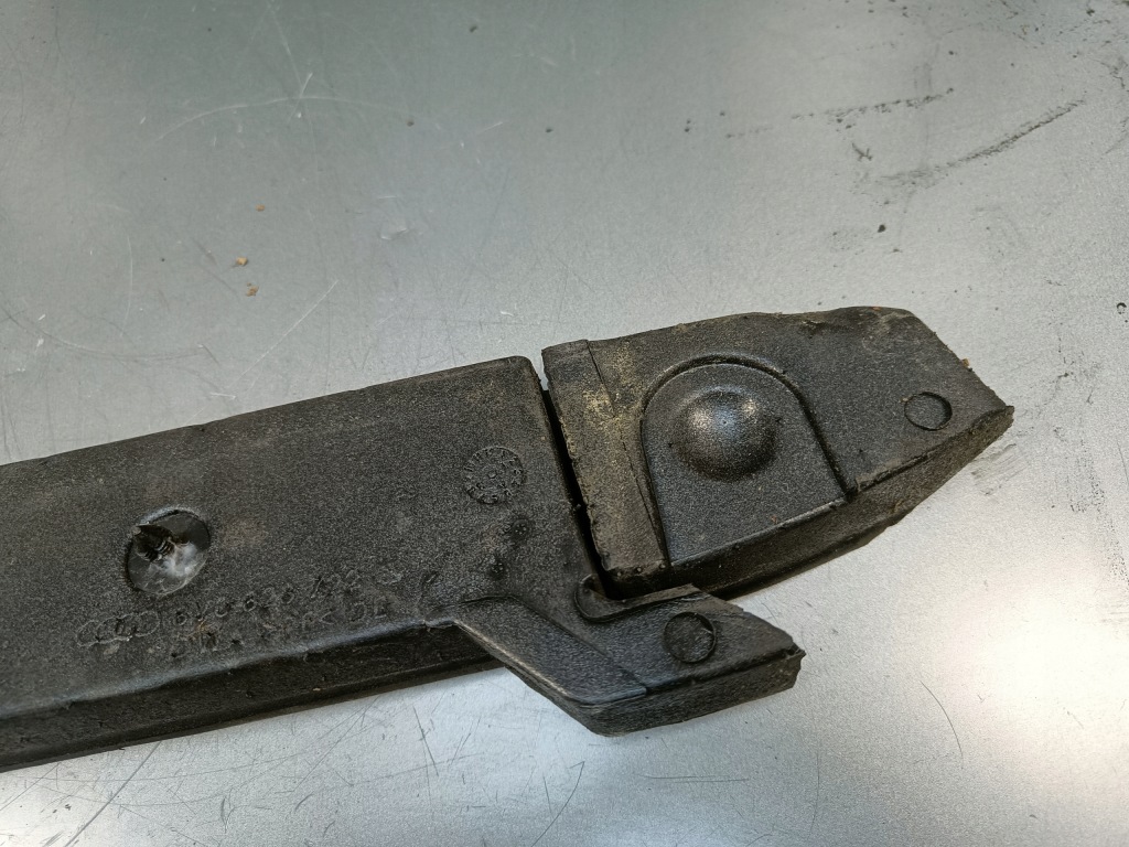 Шумоизоляция накладка крыла audi a3 8v правое правый 8v0823722 в Украине