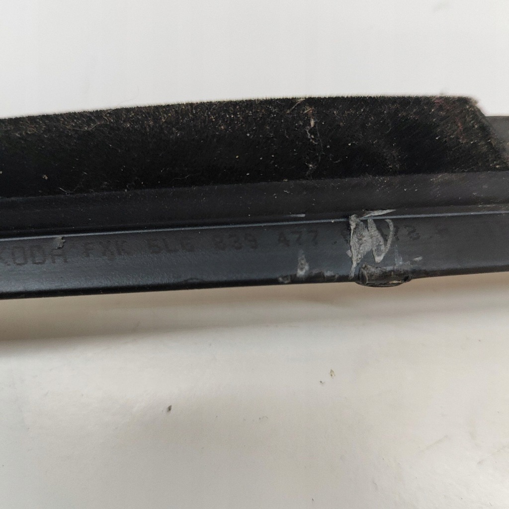 фото №10, Skoda enyaq iv 2021 правая сторона молдинг / прокладка стекло дверь задних