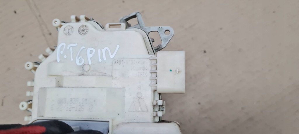 фото №8, Q5 8r замок дверь правый задняя 6 pin 8k0839016c a4 b8 a5 8t