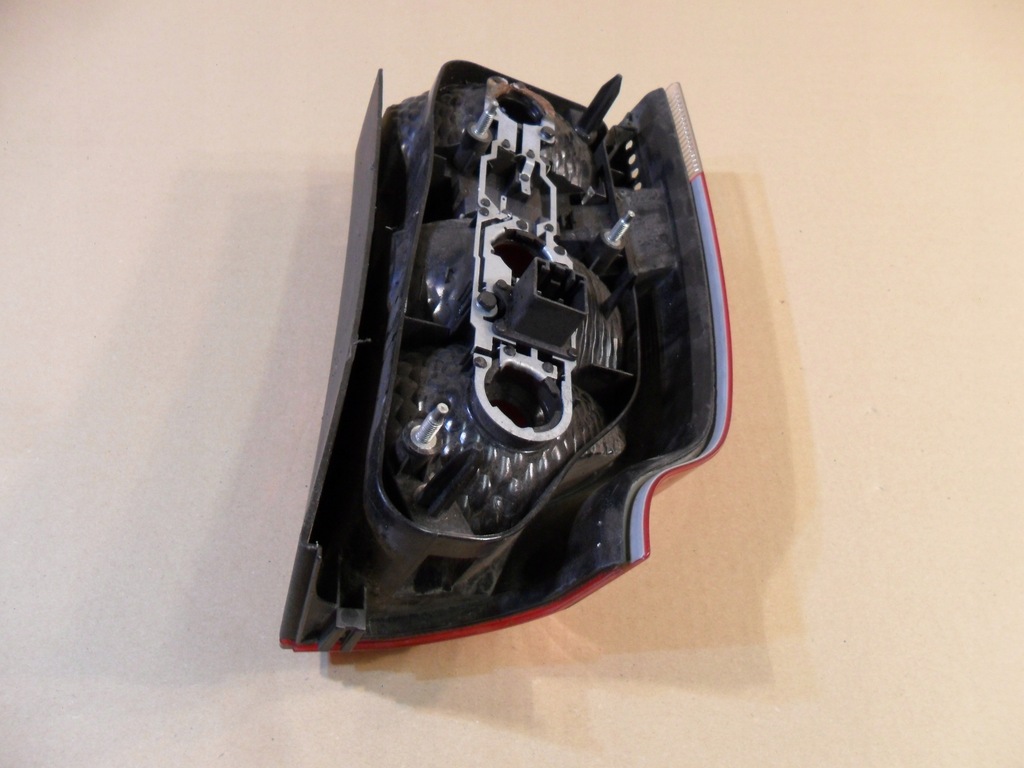 фото №12, Volvo v70 лампа задня права 30643333