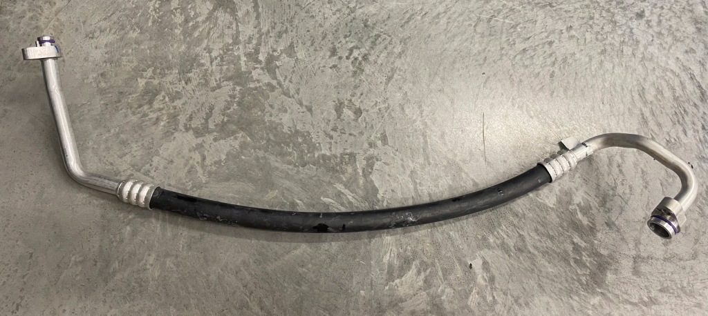 фото №1, Шланг кондиционера a5 8w 8w0816743bn оригинал