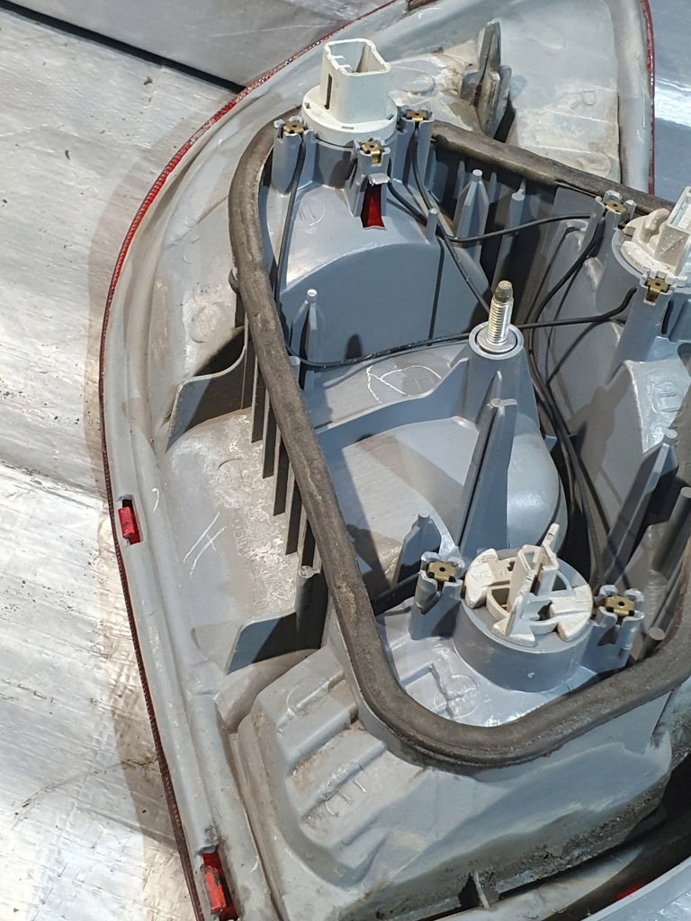 фото №9, Лампа правый задняя toyota yaris i 00r.