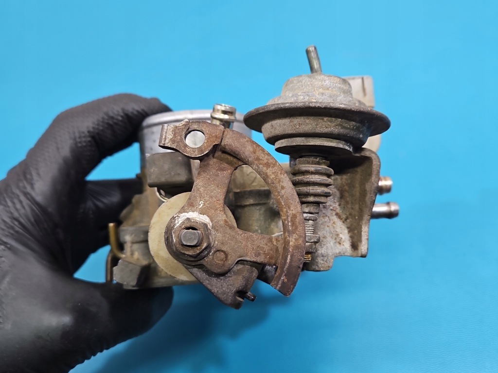 Дросельна заслінка toyota rav4 i 94- 22270-74240 89452-22090 2.0 16v Недорого