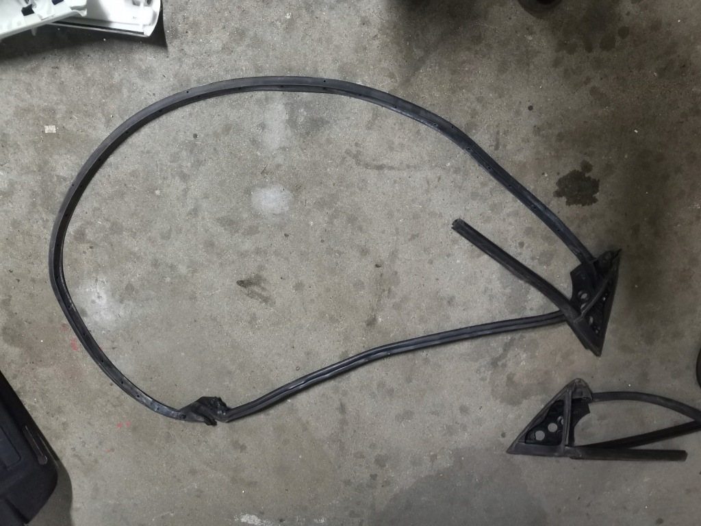 фото №1, Прокладка дверь левая audi a5 8t coupe 8t0837911