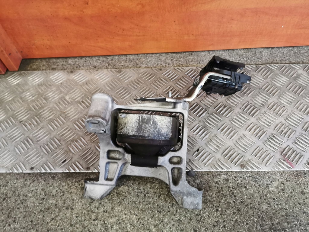 фото №1, Mazda 6 gj кронштейн подушка двигателя