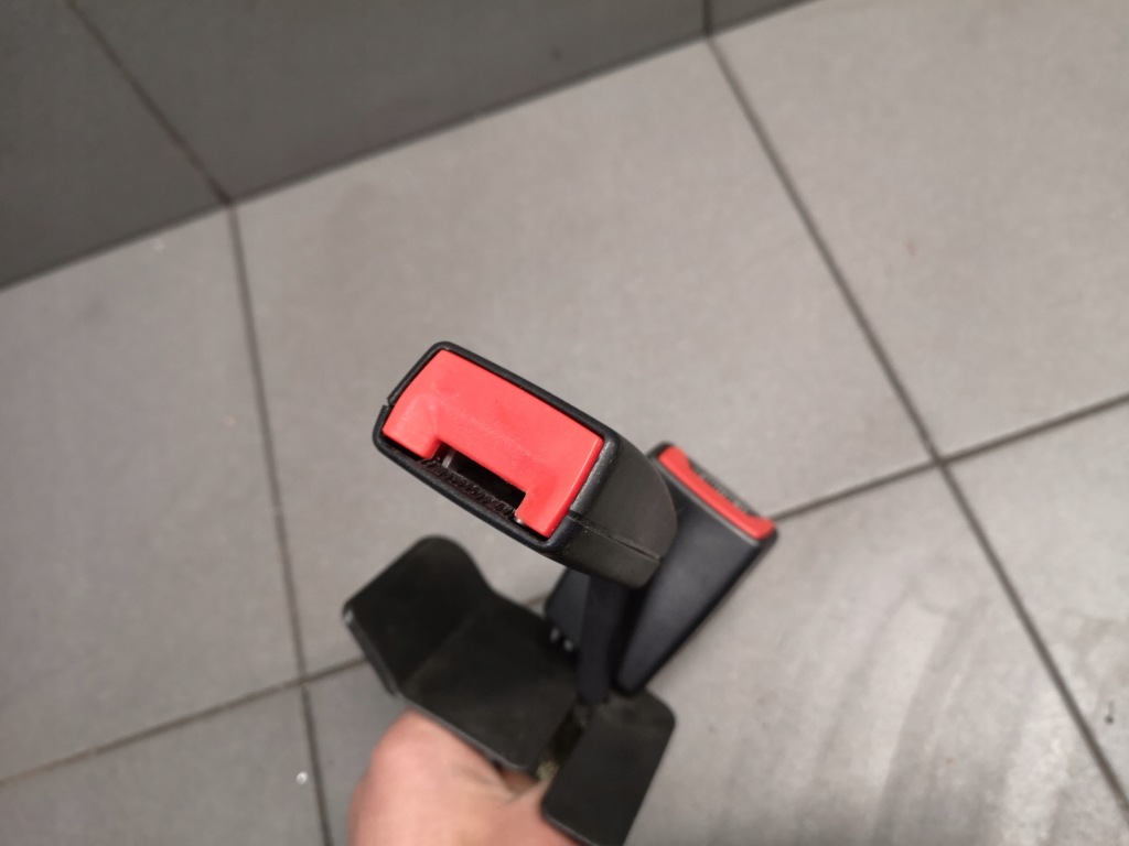 фото №4, Кліпса поперечина задня audi a6 c5 8d0857739d