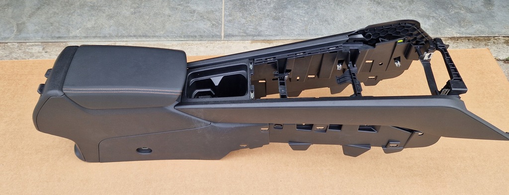 фото №1, Подлокотник туннель cupra formentor кожа оригинал