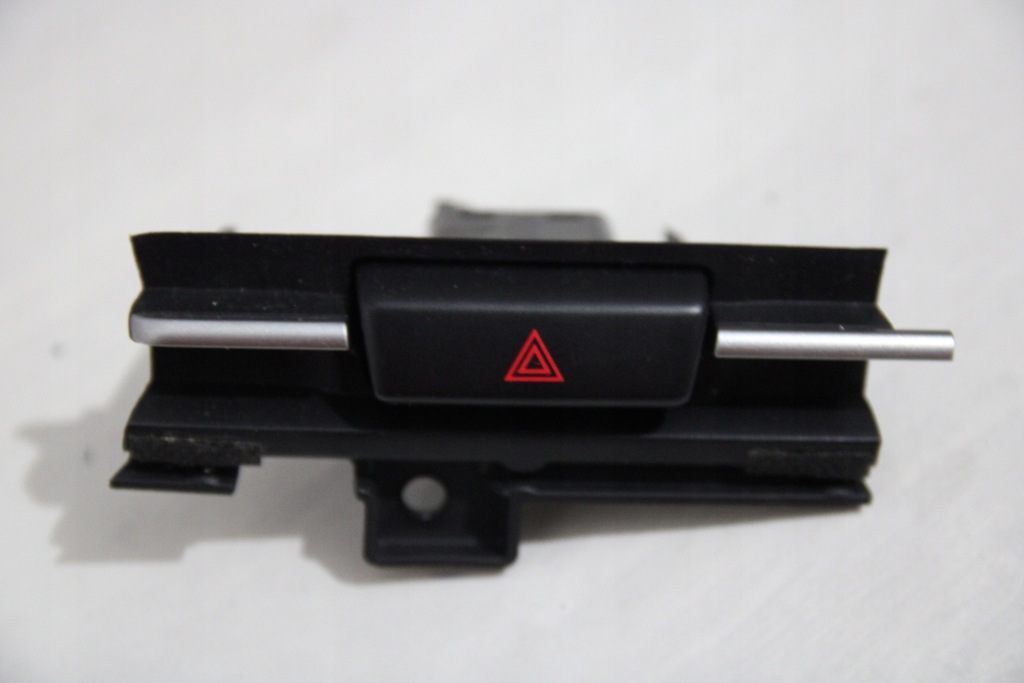 фото №1, Перемикач кнопка світла аварійних mazda cx3