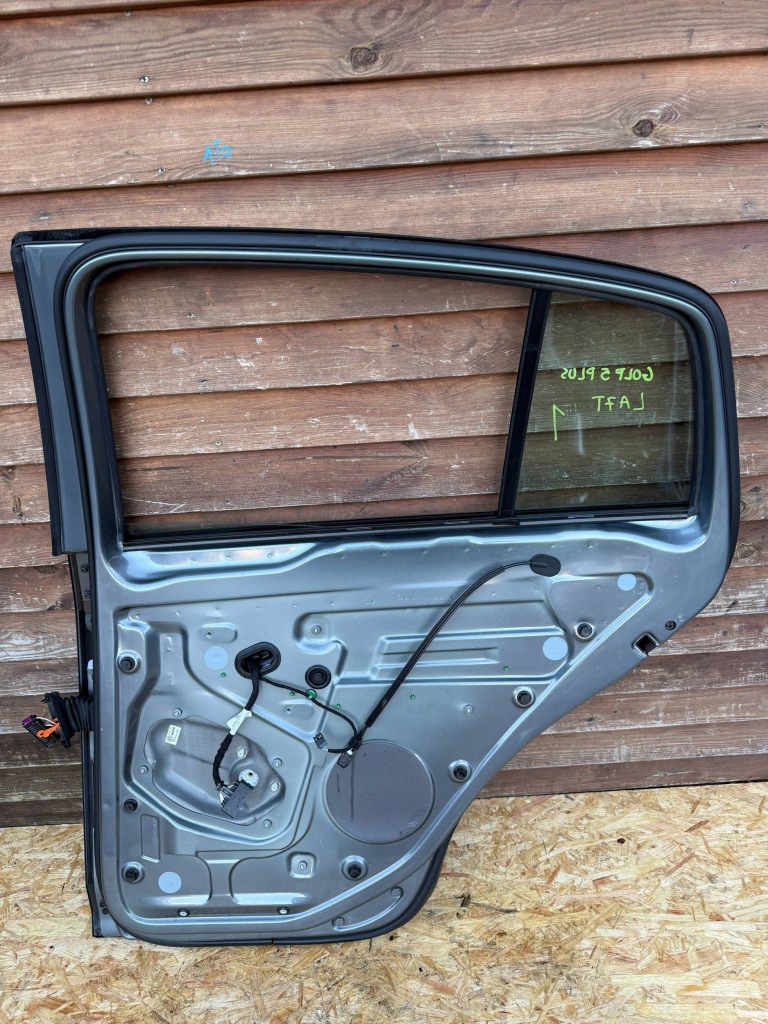 Дверь задние правый  сторона volkswagen golf plus цвет la7t Недорого