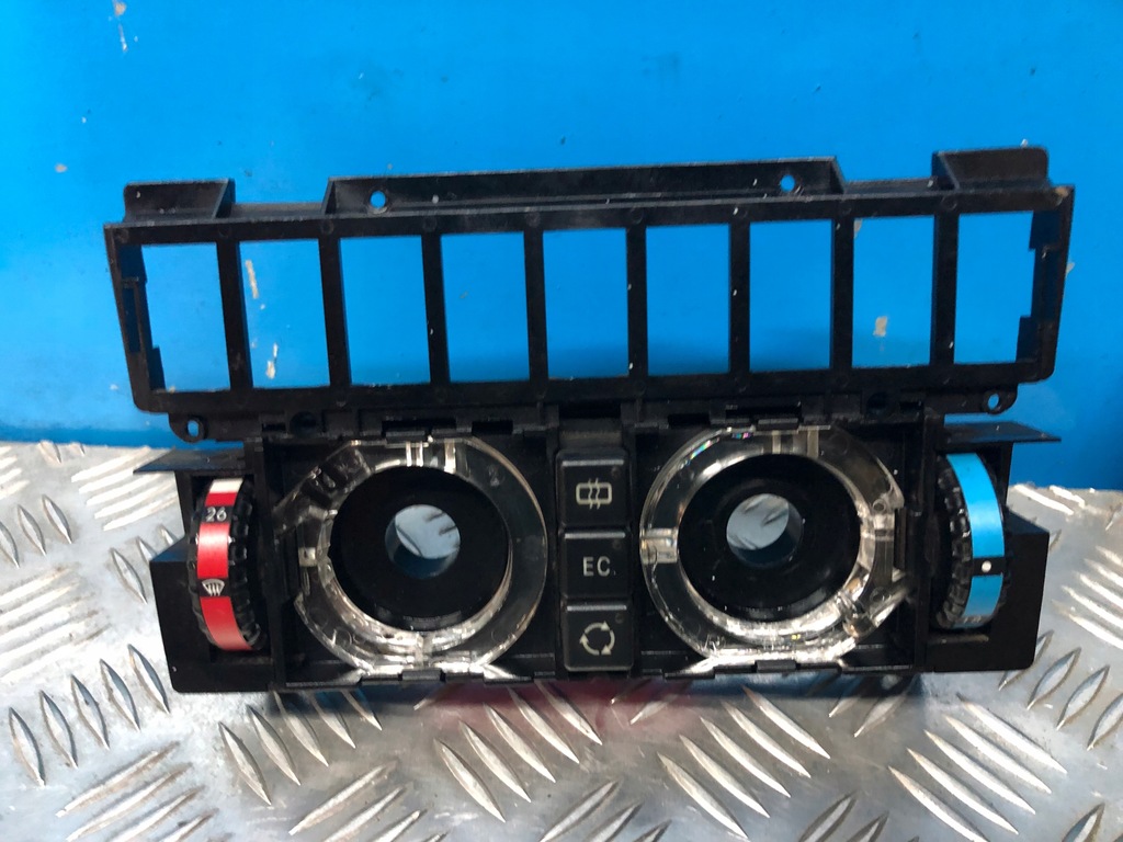 фото №1, Mercedes w124 панель кондиционера обдув 1248303485