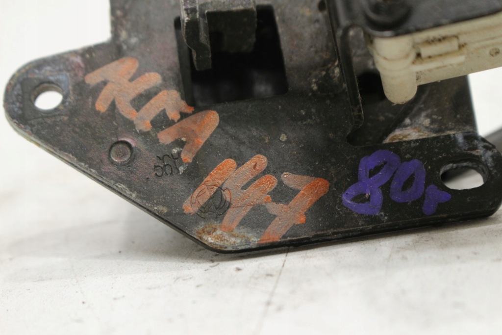 Замок крышки задний  alfa romeo 147 Доставка