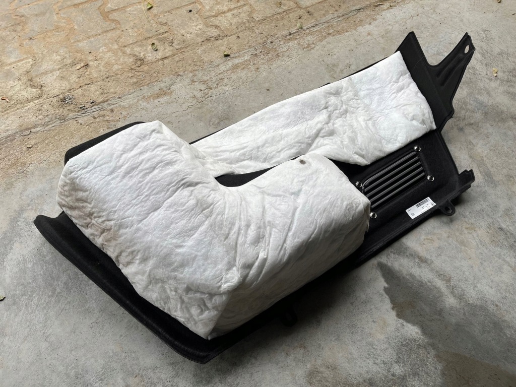 Alfa romeo stelvio захист пластик багажника ліва оббивка 1561570100 Оригінал