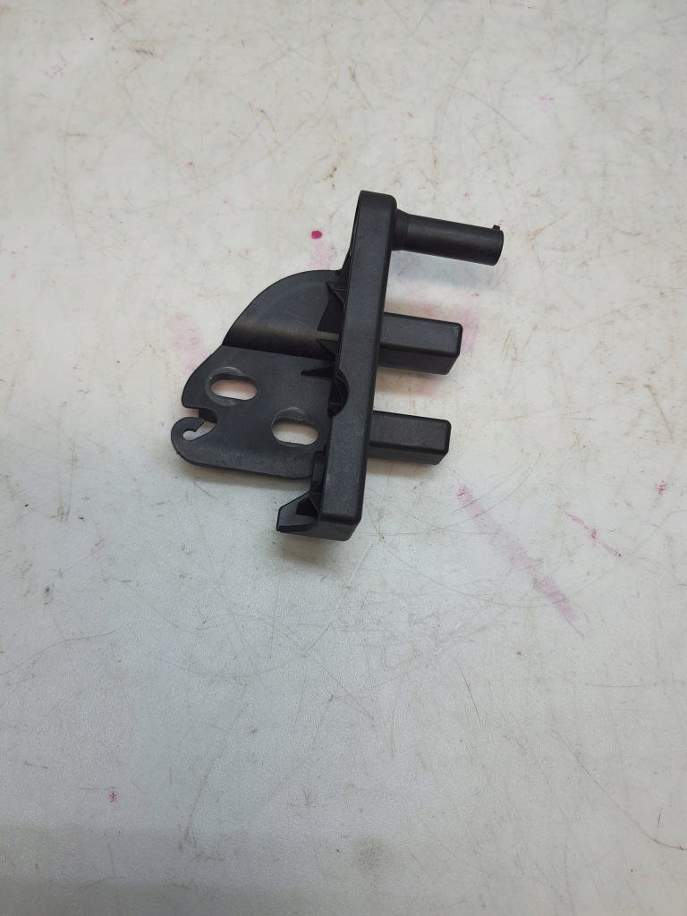 Купить Mercedes w204 kombi кронштейн шторка a2048601114