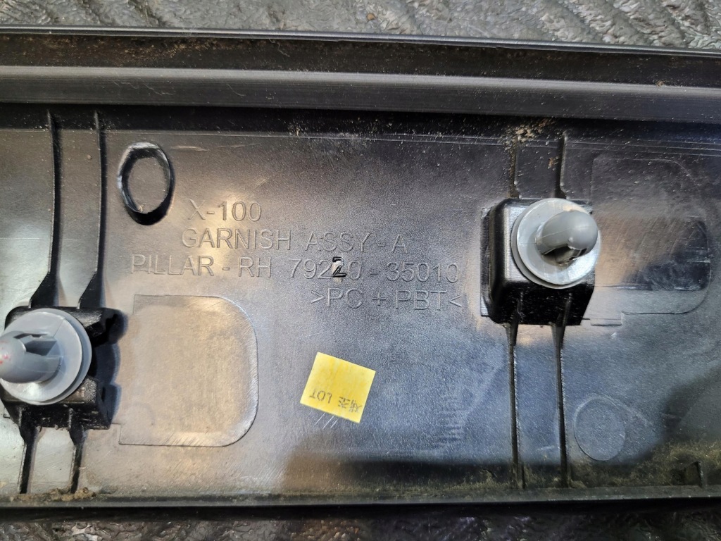 Молдинг стекло передняя перед лобовое левая правая ssangyong tivoli Киев