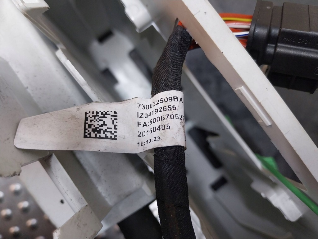 Основание под аккумулятор 7641797 bmw f48 f39 f45 f46 f52 mini f55 f56 f60 Киев