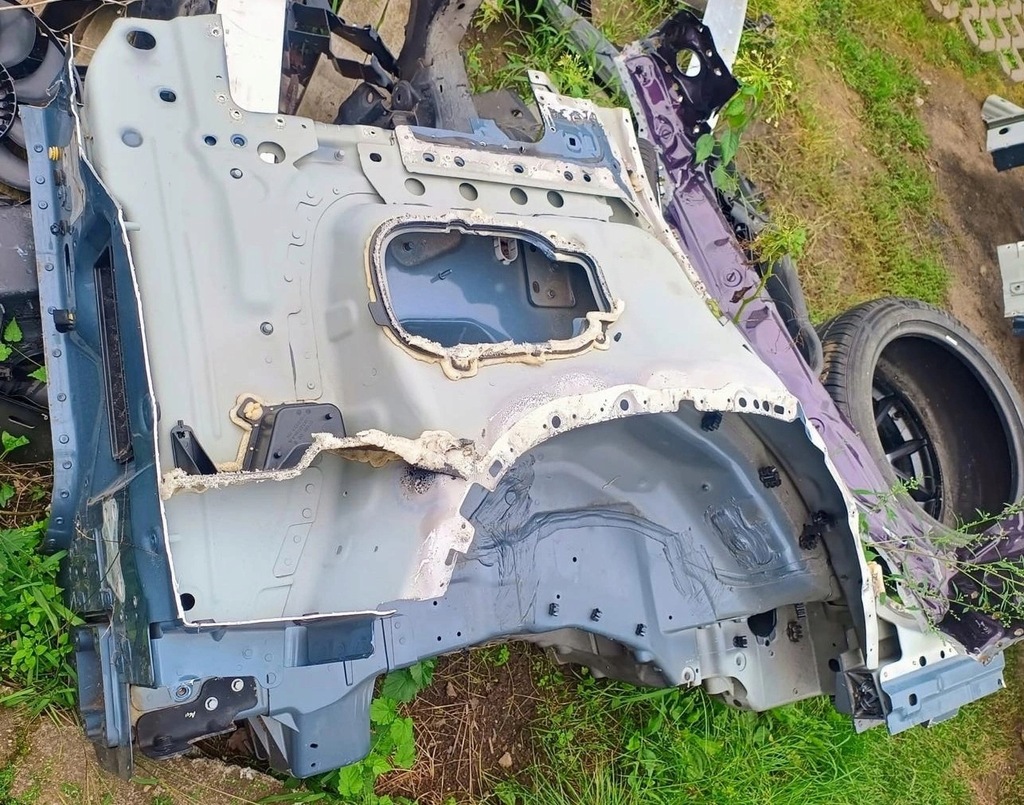 фото №1, Чверть задня лонжерон права сторона land rover defender l633 5 двері