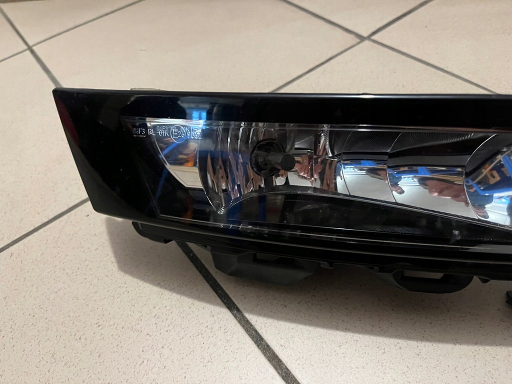 фото №4, Skoda rapid lift 5ja лампа противотуманная фара правый