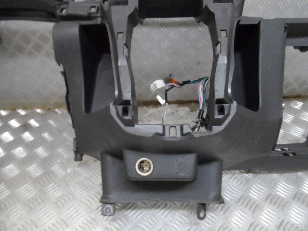 фото №6, Приборная панель приборная нижняя toyota yaris ii 06-11