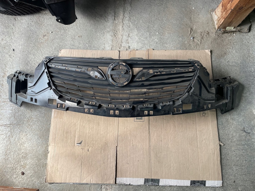 фото №1, Opel crossland x кронштейн решётка радиатора решётка радиатора оригинал