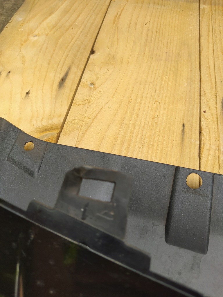 фото №11, Спойлер молдинг накладка бампера задняя - maserati levante