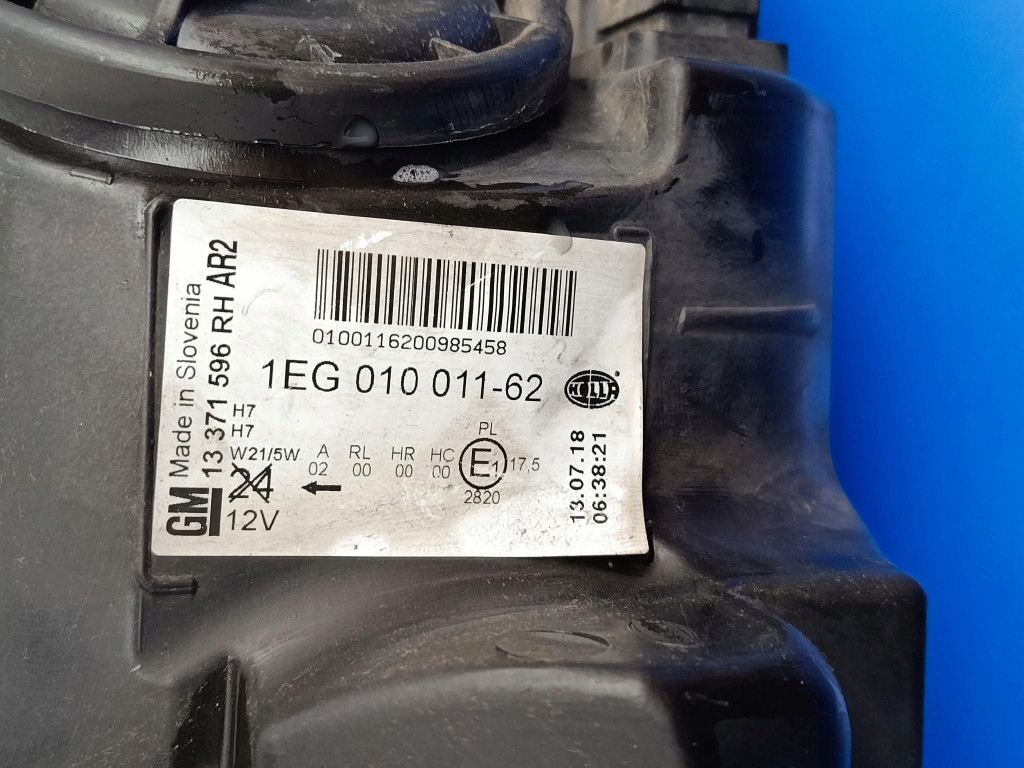 Opel astra j iv рестайлинг  фара правый 13371596 оригинал hella с Разборки