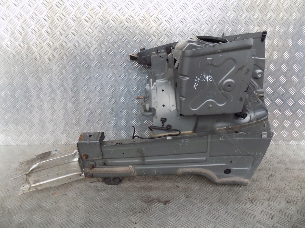 фото №1, Mercedes w212 лонжерон чверть права
