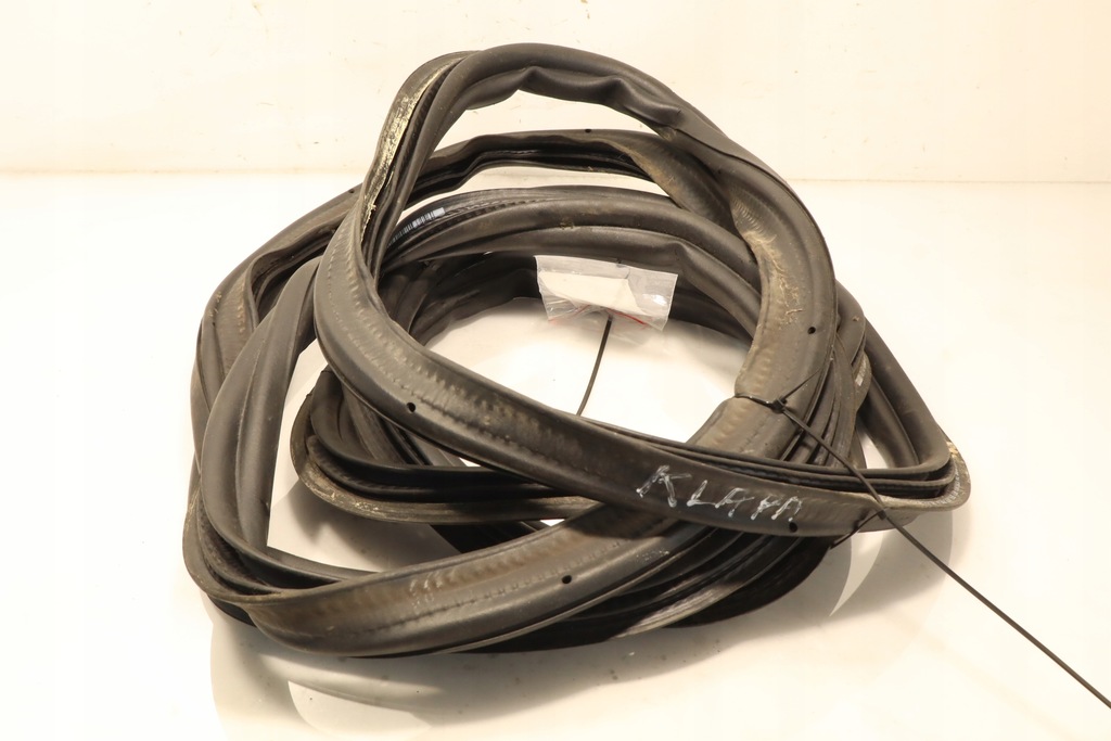 фото №7, Прокладка крышки багажника skoda octavia iv