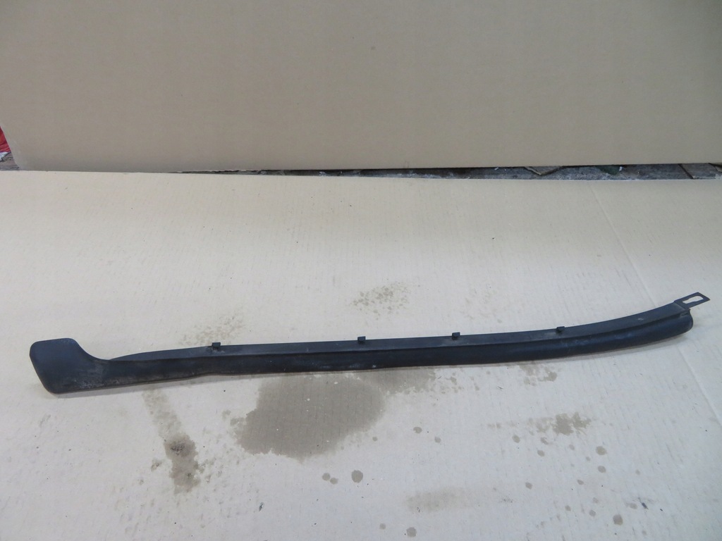 фото №1, Porsche taycan прокладка дверь нижняя правый задняя 9j1839500