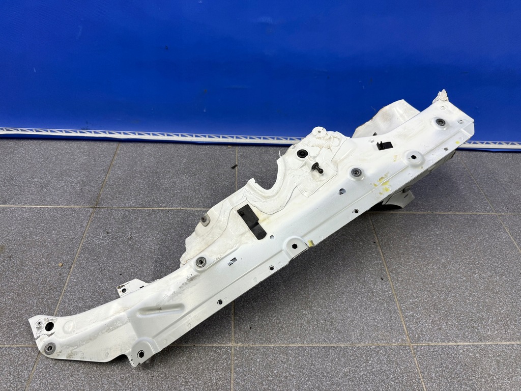 фото №1, Audi a6 c7 четверть подкрылок кронштейн крыла левый перед 4g0809111a