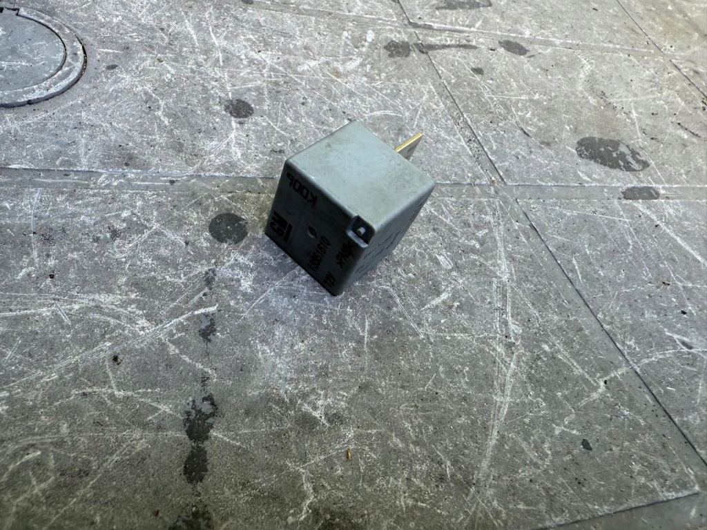 Купити Реле модуль блок керування opel оригінал 13351610