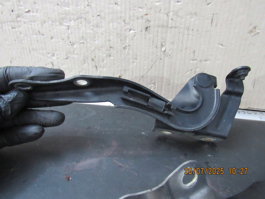 фото №8, Петля петли капот corolla e15 06-13 209