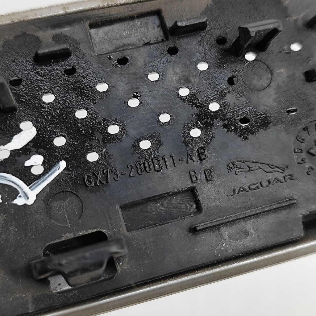 фото №7, Jaguar xe 2015 ліва сторона інший емблема / значок