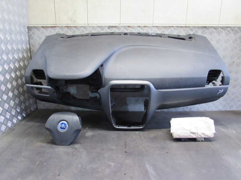 фото №1, Приборная панель подушки безопасности 7354104460 fiat grande punto 05-12r
