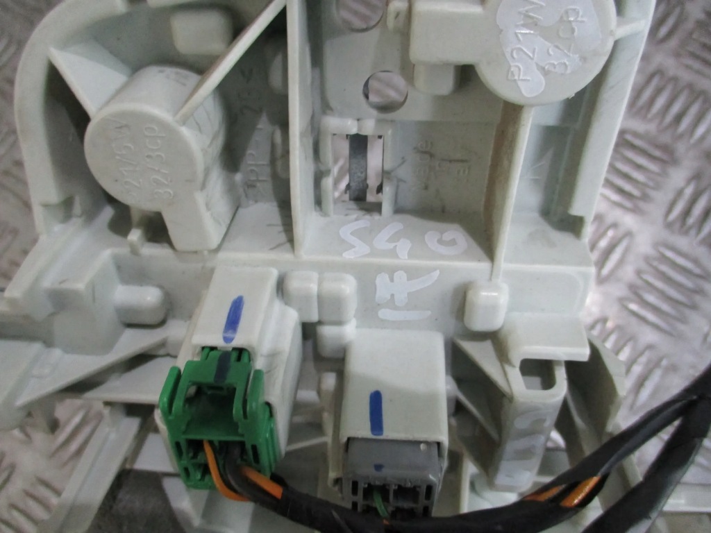 фото №2, Вкладиш лампи правий задня volvo s40 1.8 b 04-06 r.