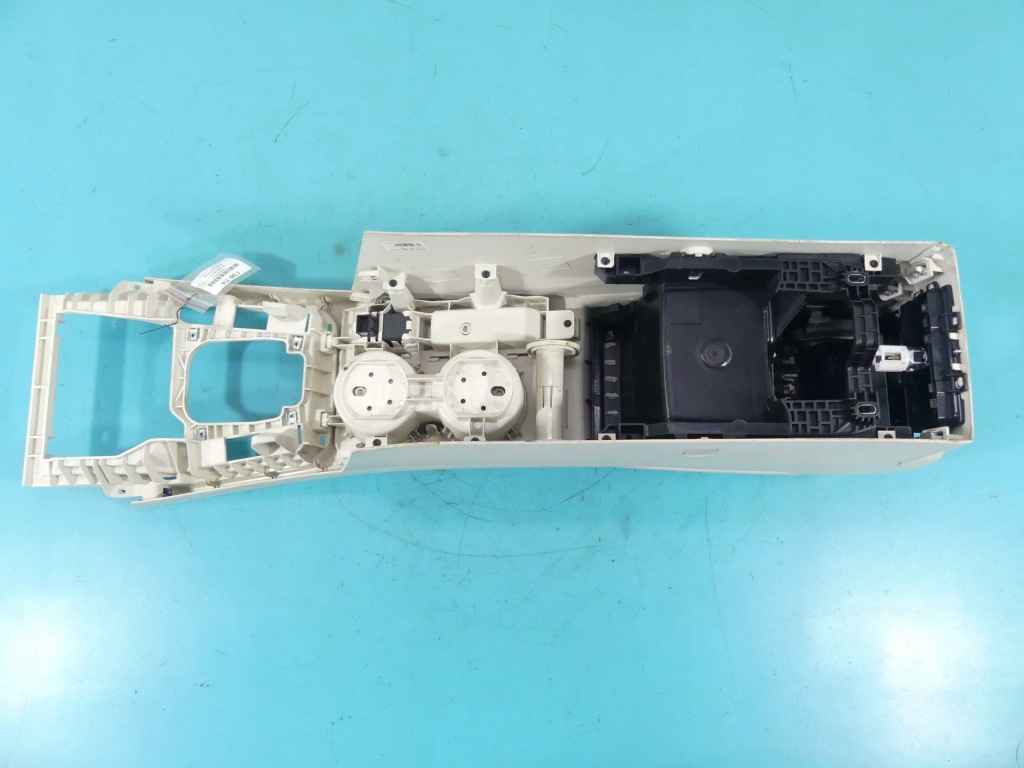 фото №8, Підлокітник тунель vw passat b8 europa