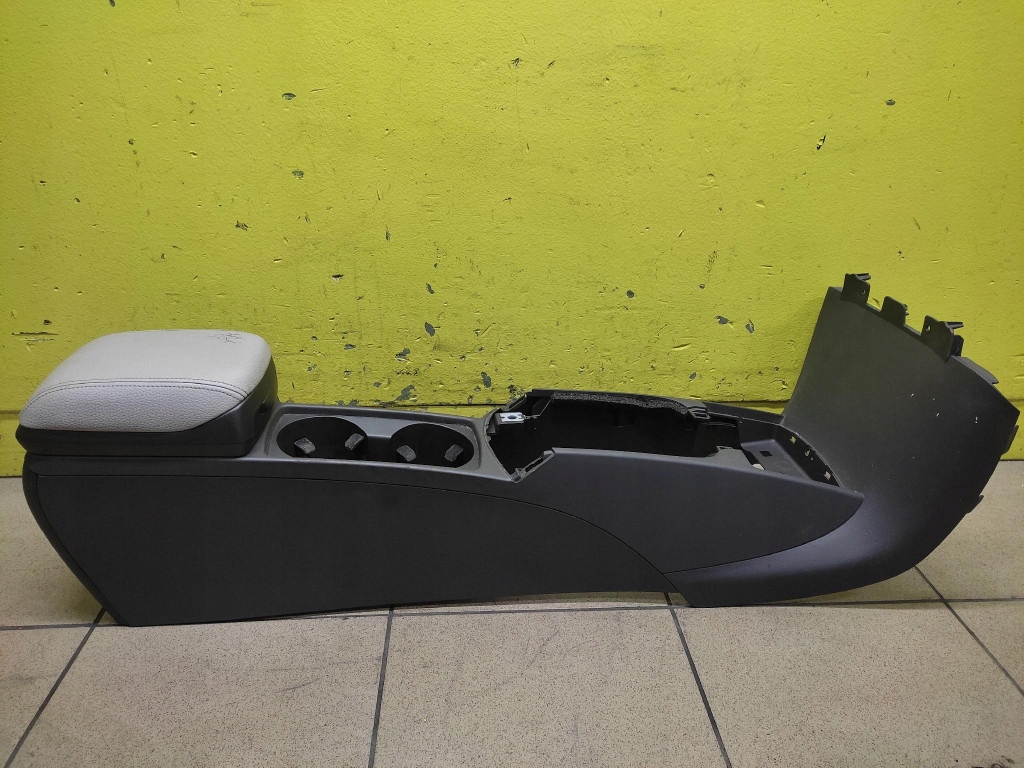 фото №10, Volvo s40 ii туннель средний подлокотник 8687407