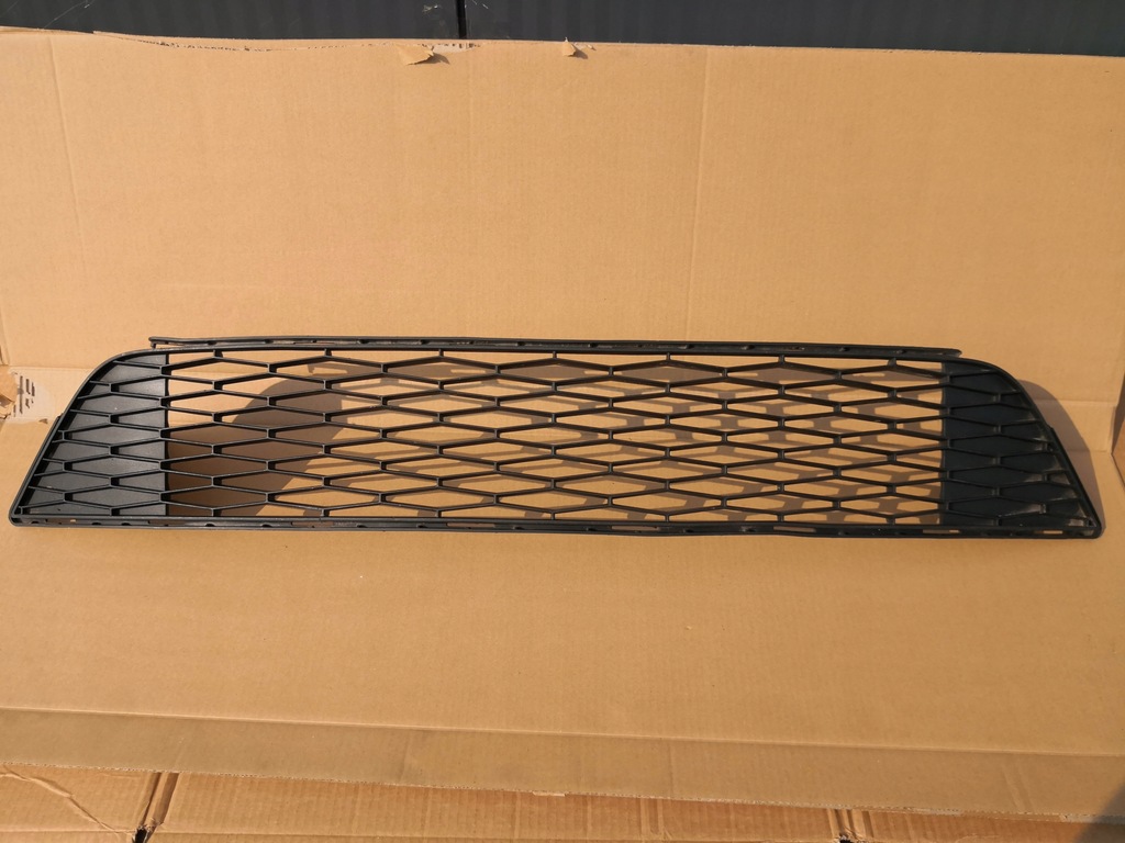 фото №1, Seat toledo iv 6ja решётка средняя бампер перед