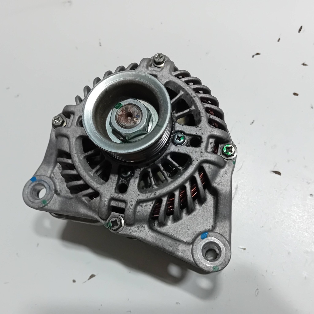 Mazda генератор комплектный  малый пробег Цена