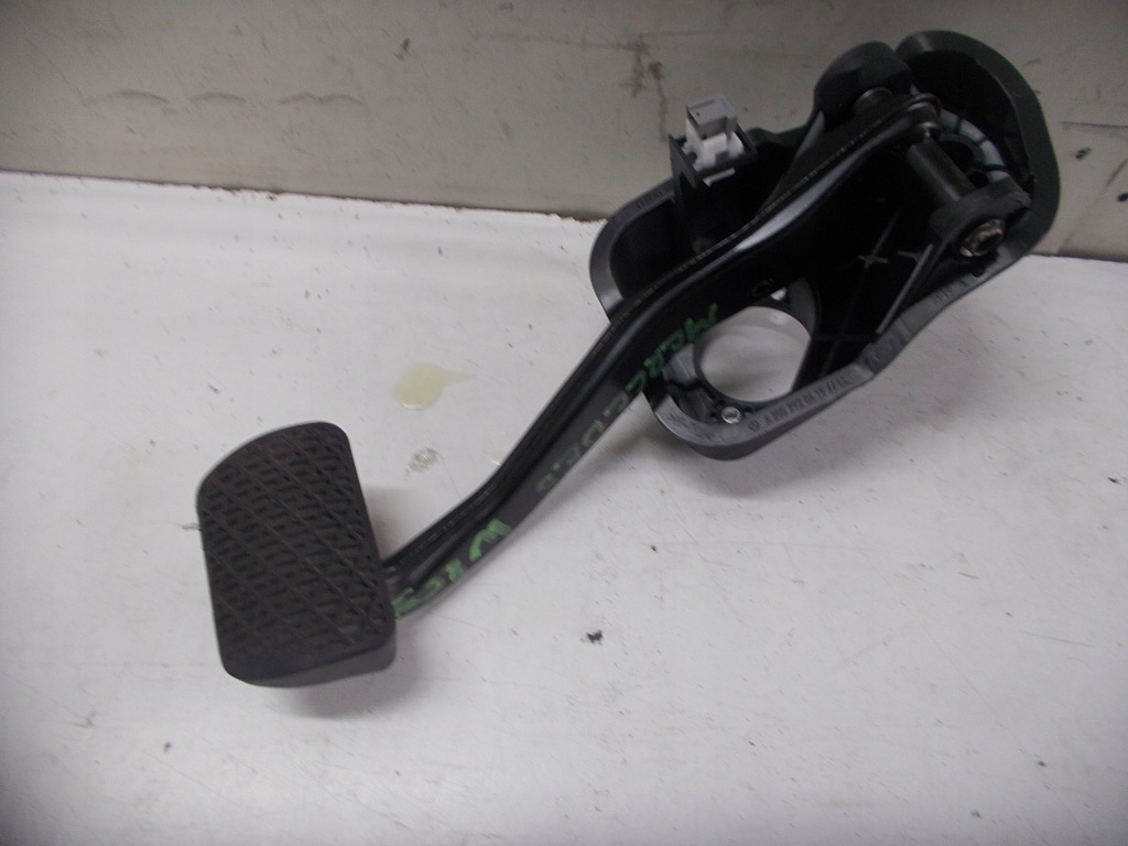 фото №2, Mercedes w205 педаль тормоза автоматическая коробка передач