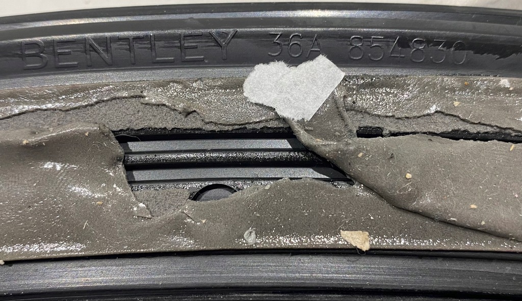 фото №5, Bentley bentayga права молдинг крила 36a854820