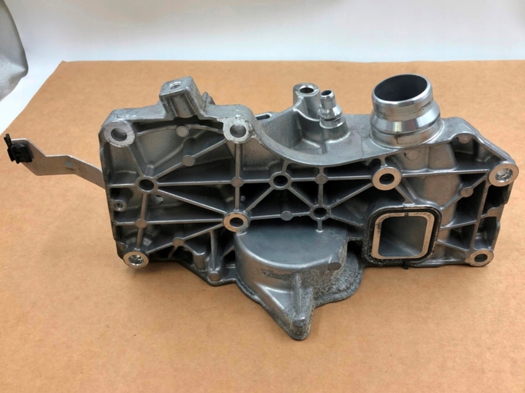 Основание кронштейн насоса охлаждение 11518094658 термостата bmw m3 m4 x2 x3 x4 Киев