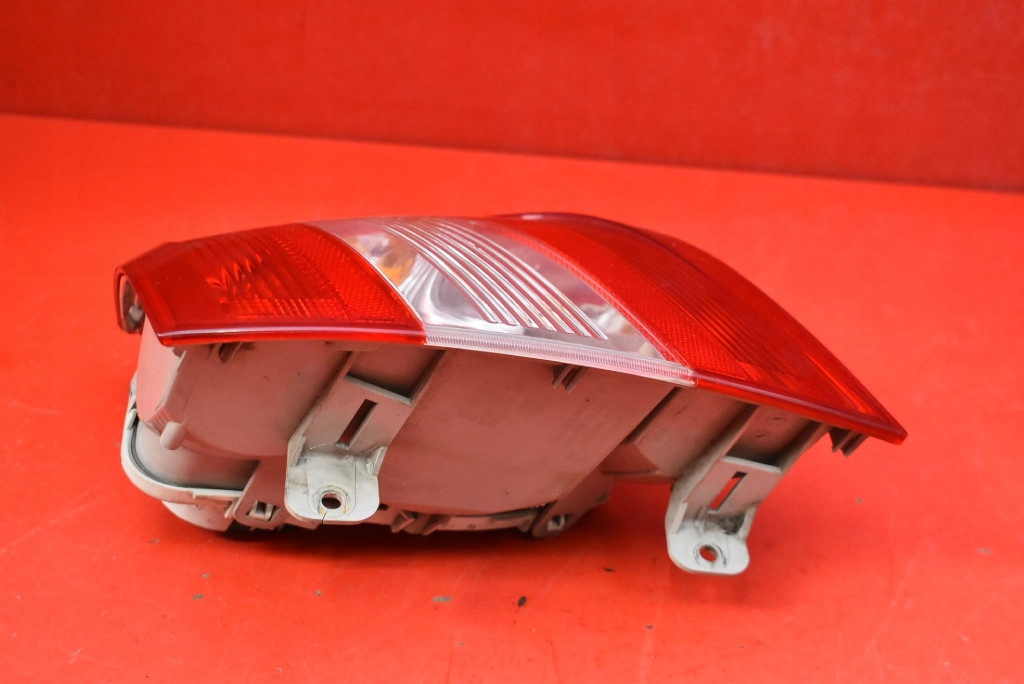 фото №5, Лампа права задня задня 5jh945096 skoda rapid 5d hb 12-17