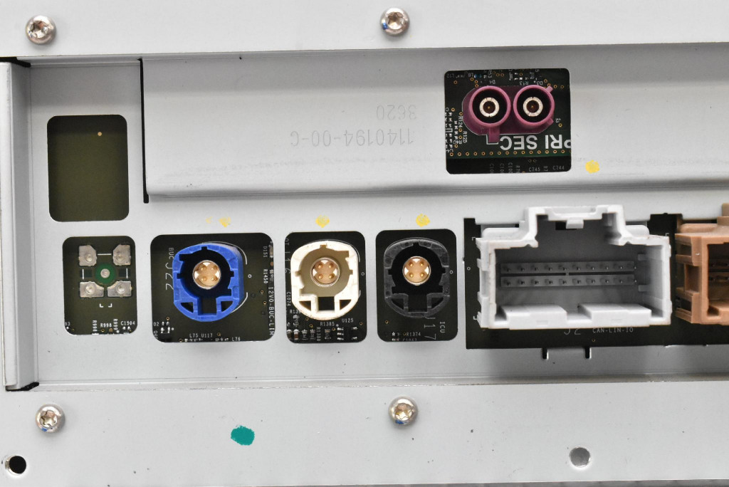 Дисплей центральный 1450737-00-b tesla model s рестайлинг  16-21 Недорого