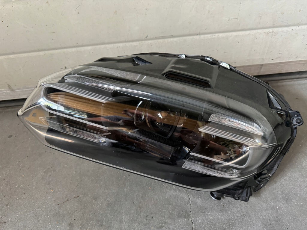 фото №1, Porsche taycan full led с hsw led pdls + rv лампа левая