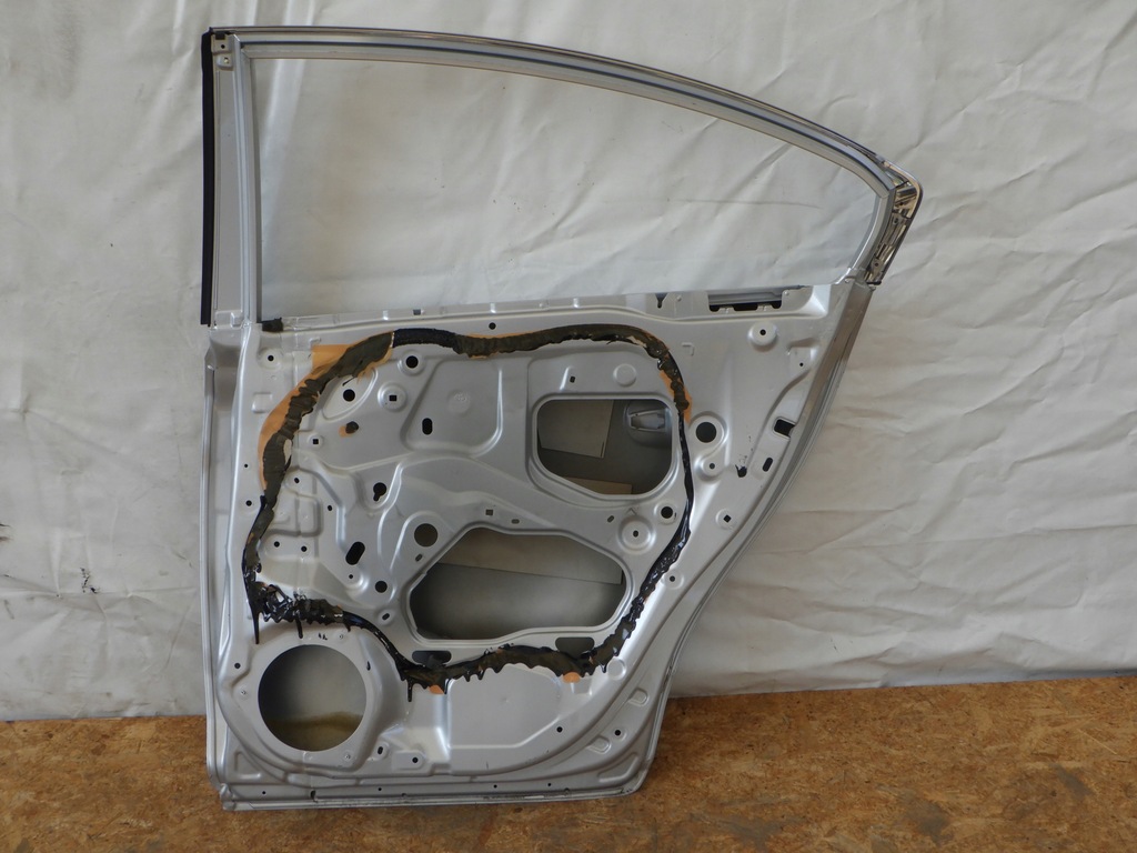 фото №7, Toyota avensis t27 дверь правое задняя sedan