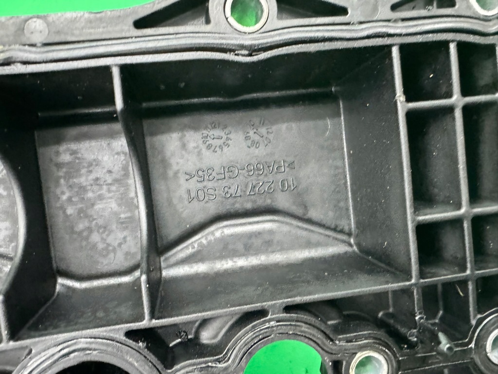 Кришка клапанів кришка колектор впускний  31330239 volvo s60 ii v60 2.0d d3 10- Недорого